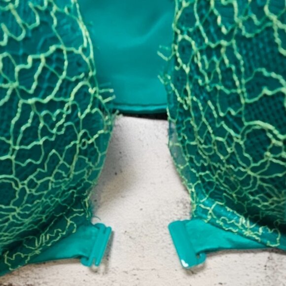 Victoria's Secret Teal Padded Lace Clasp in Front Underwire Bra Size 36D - Picture 6 of 9